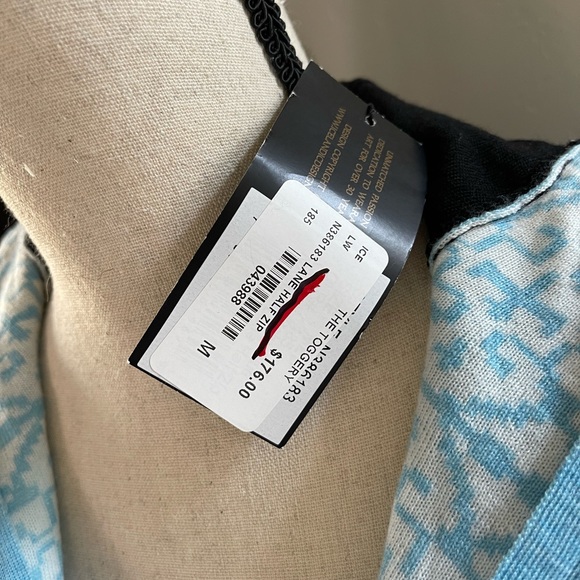 New W/Tags Soft mount Wool Sweater With Thumb holes, Long Sleeves and Zipper. - Picture 7 of 7